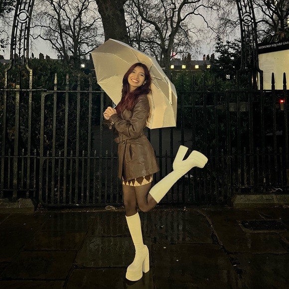 Meet your Posher, Emily - Picture 1 of 1